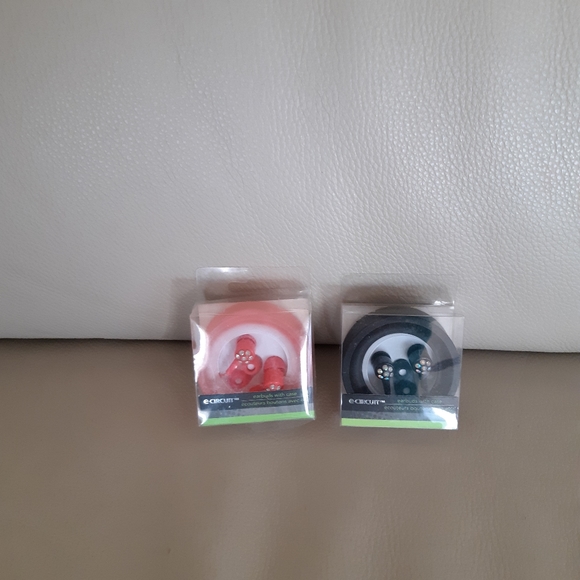 Earbuds - Picture 3 of 3